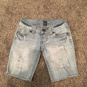 Light wash low rise denim Bermuda shorts